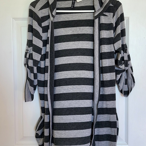 Y2K Striped Gray Women's Cardigan - Lightweight Quarter Sleeve - Molli And Mia - Picture 1 of 5